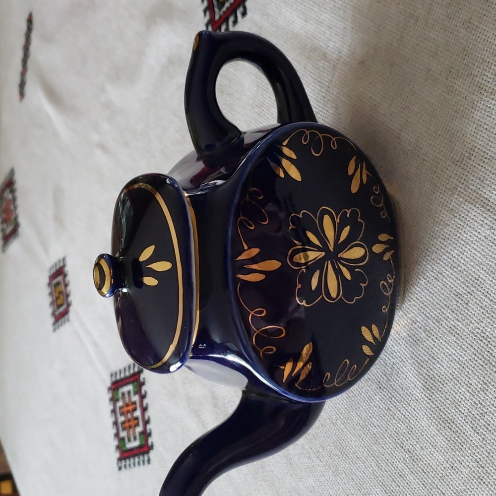 Gzhel Russian 🇷🇺 porcelain vintage limited edition teapot in cobalt color